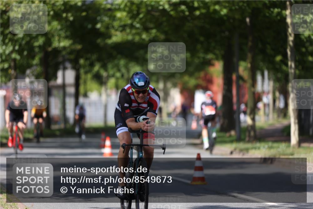 10.08.2025 - GEWOBA Citytriathlon Bremen Yannick Fuchs http://msf.ph/oto/8549673 10.08.2025 12:19:55 Radfahren 554, 639, 719, 739, 764, 782, 784, 841, 920, 1027 meine-sportfotos.de