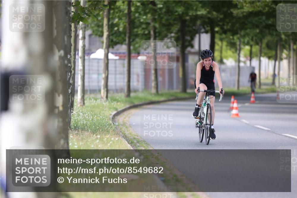 10.08.2025 - GEWOBA Citytriathlon Bremen Yannick Fuchs http://msf.ph/oto/8549682 10.08.2025 13:31:15 Radfahren 724, 922, 968 meine-sportfotos.de