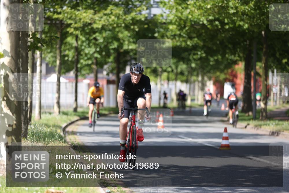 10.08.2025 - GEWOBA Citytriathlon Bremen Yannick Fuchs http://msf.ph/oto/8549689 10.08.2025 12:19:57 Radfahren 639, 719, 739, 764, 782, 784, 841, 920, 1027 meine-sportfotos.de
