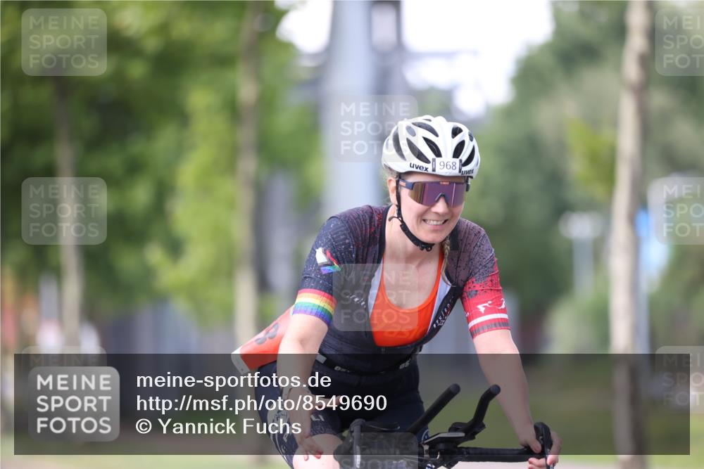 10.08.2025 - GEWOBA Citytriathlon Bremen Yannick Fuchs http://msf.ph/oto/8549690 10.08.2025 13:31:25 Radfahren 724, 922, 968 meine-sportfotos.de
