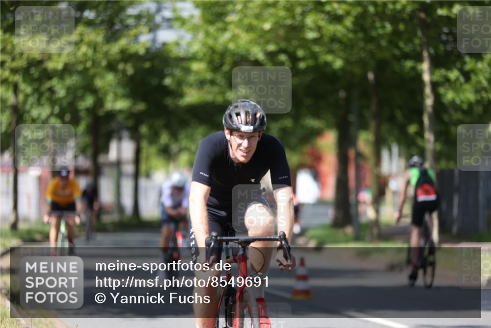 10.08.2025 - GEWOBA Citytriathlon Bremen Yannick Fuchs http://msf.ph/oto/8549691 10.08.2025 12:19:58 Radfahren 639, 719, 739, 764, 782, 784, 841, 844, 920, 1027 meine-sportfotos.de
