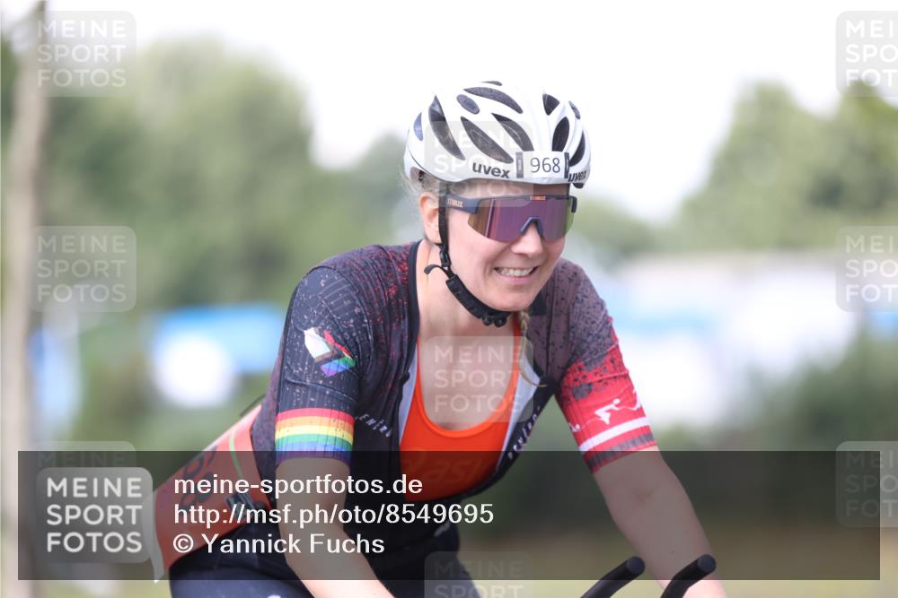 10.08.2025 - GEWOBA Citytriathlon Bremen Yannick Fuchs http://msf.ph/oto/8549695 10.08.2025 13:31:26 Radfahren 724, 922, 968 meine-sportfotos.de