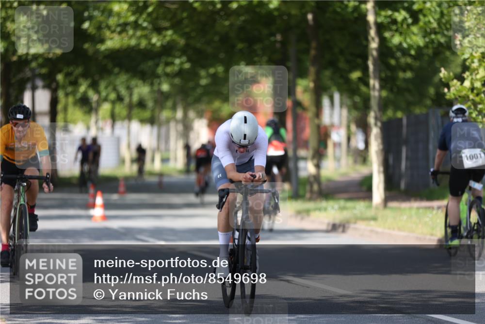 10.08.2025 - GEWOBA Citytriathlon Bremen Yannick Fuchs http://msf.ph/oto/8549698 10.08.2025 12:19:59 Radfahren 639, 719, 739, 764, 782, 784, 841, 844, 920, 1027 meine-sportfotos.de