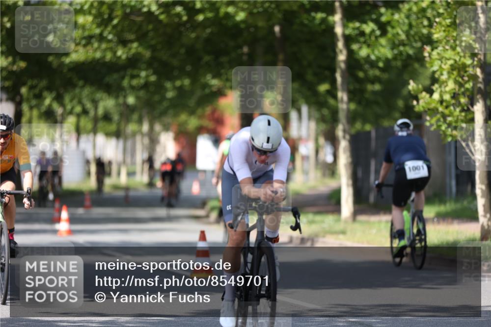 10.08.2025 - GEWOBA Citytriathlon Bremen Yannick Fuchs http://msf.ph/oto/8549701 10.08.2025 12:19:59 Radfahren 639, 719, 739, 764, 782, 784, 841, 844, 920, 1027 meine-sportfotos.de