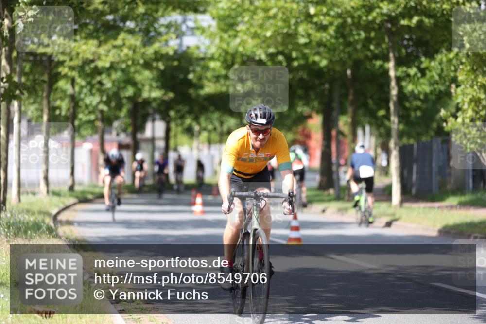 10.08.2025 - GEWOBA Citytriathlon Bremen Yannick Fuchs http://msf.ph/oto/8549706 10.08.2025 12:20:00 Radfahren 639, 719, 739, 764, 782, 784, 841, 844, 920, 1027 meine-sportfotos.de