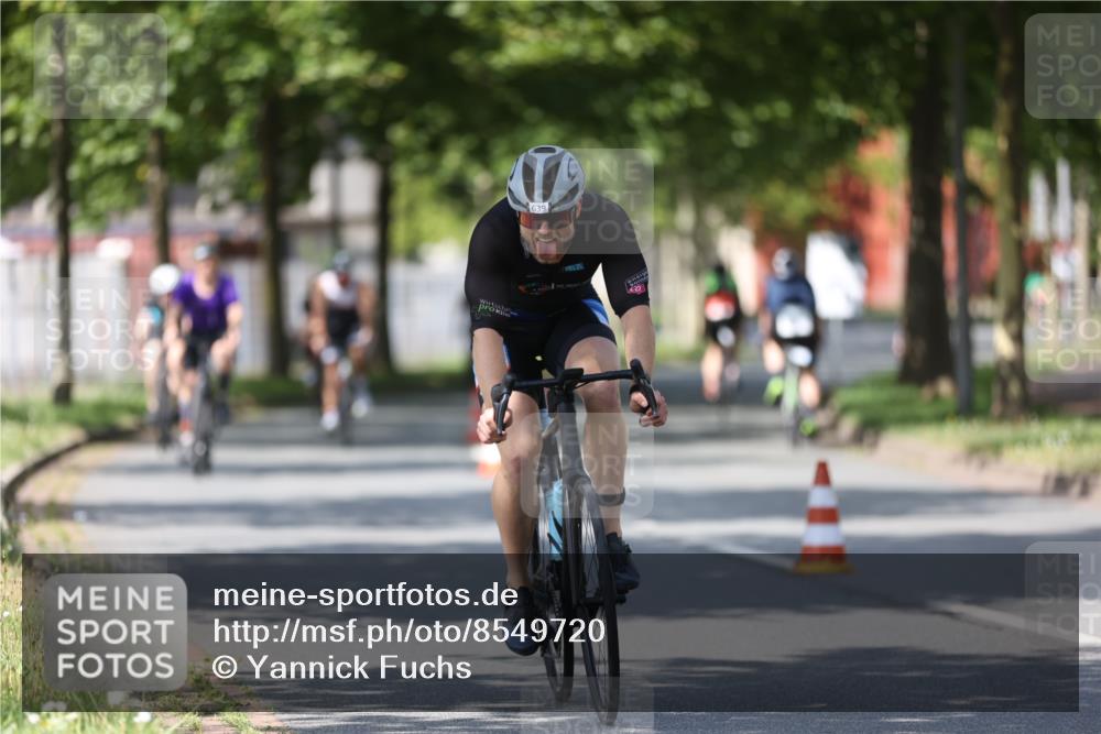 10.08.2025 - GEWOBA Citytriathlon Bremen Yannick Fuchs http://msf.ph/oto/8549720 10.08.2025 12:20:02 Radfahren 639, 719, 739, 764, 782, 784, 841, 844, 920, 1027 meine-sportfotos.de
