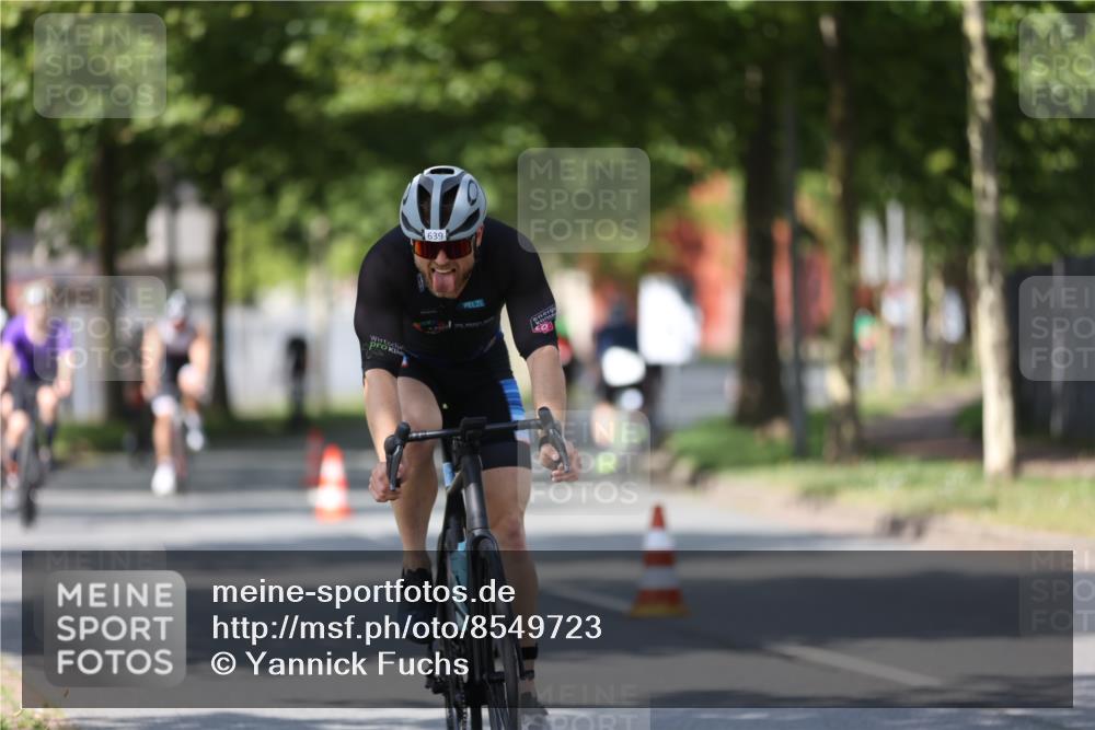 10.08.2025 - GEWOBA Citytriathlon Bremen Yannick Fuchs http://msf.ph/oto/8549723 10.08.2025 12:20:03 Radfahren 639, 719, 739, 764, 782, 784, 841, 844, 920, 1027 meine-sportfotos.de