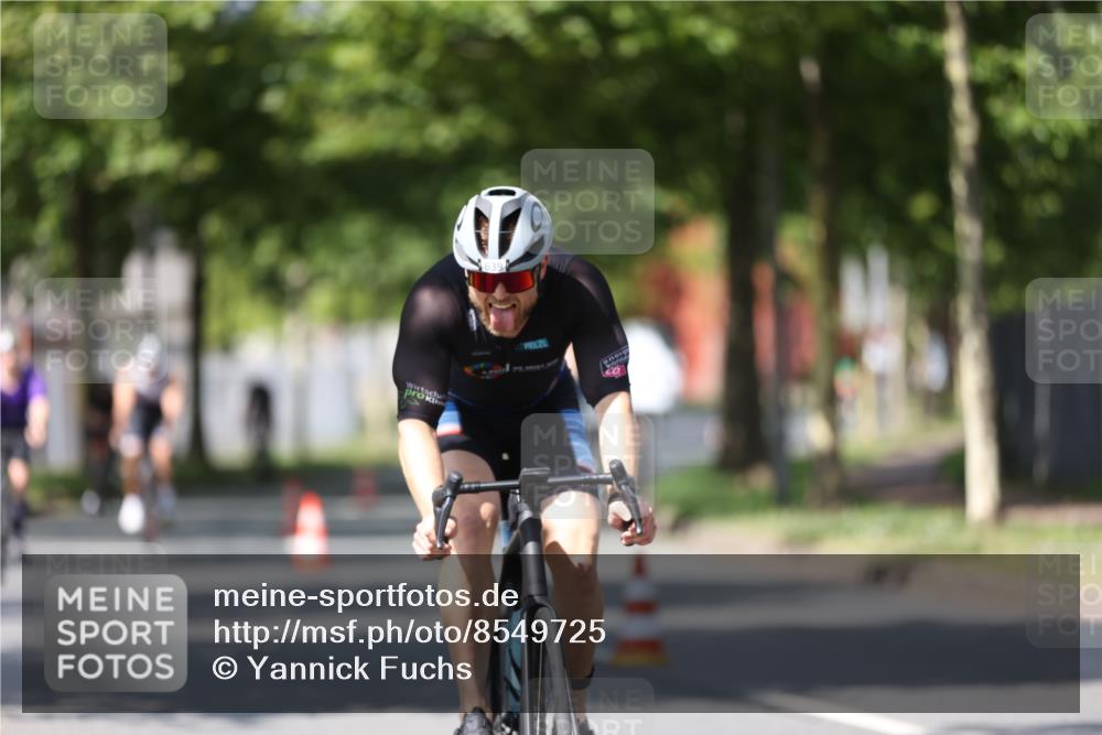 10.08.2025 - GEWOBA Citytriathlon Bremen Yannick Fuchs http://msf.ph/oto/8549725 10.08.2025 12:20:03 Radfahren 639, 719, 739, 764, 782, 784, 841, 844, 920, 1027 meine-sportfotos.de