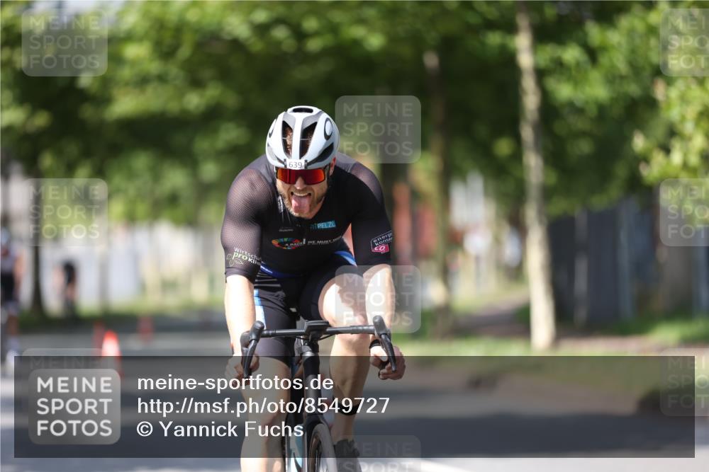 10.08.2025 - GEWOBA Citytriathlon Bremen Yannick Fuchs http://msf.ph/oto/8549727 10.08.2025 12:20:03 Radfahren 639, 719, 739, 764, 782, 784, 841, 844, 920, 1027 meine-sportfotos.de