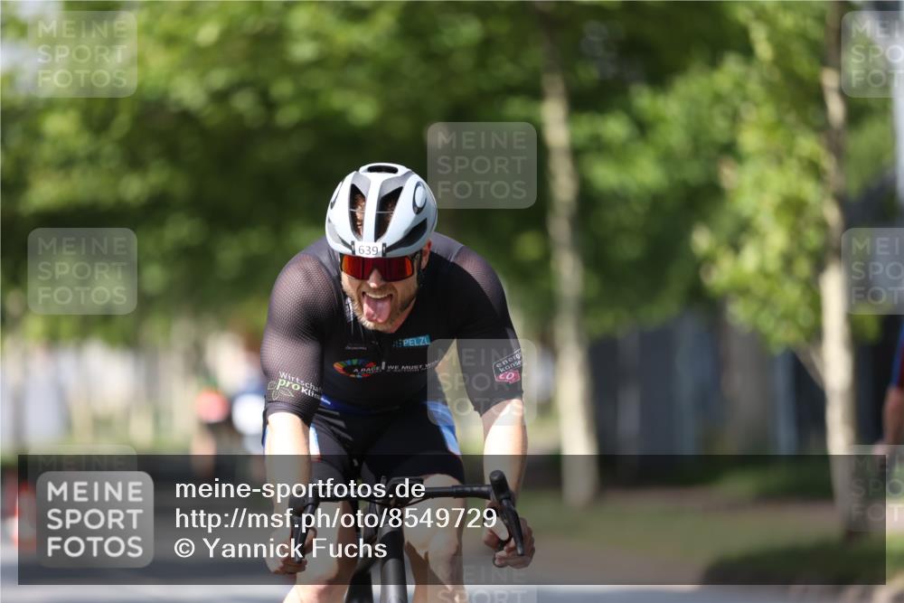 10.08.2025 - GEWOBA Citytriathlon Bremen Yannick Fuchs http://msf.ph/oto/8549729 10.08.2025 12:20:03 Radfahren 639, 719, 739, 764, 782, 784, 841, 844, 920, 1027 meine-sportfotos.de