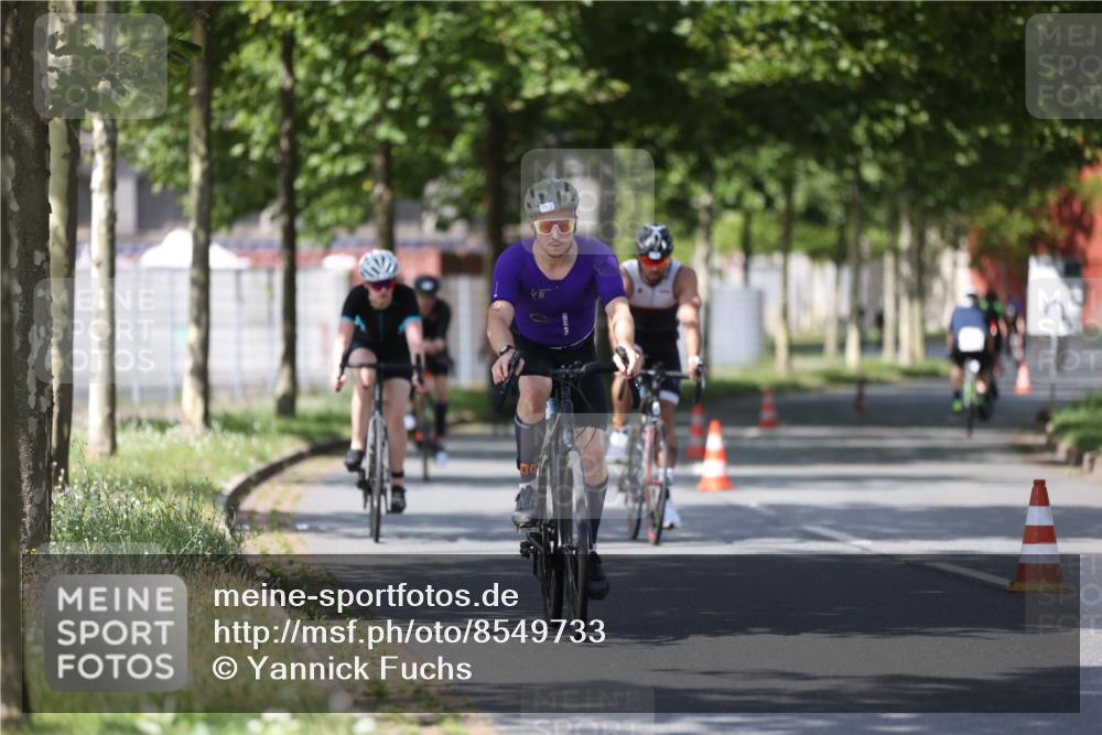 10.08.2025 - GEWOBA Citytriathlon Bremen Yannick Fuchs http://msf.ph/oto/8549733 10.08.2025 12:20:05 Radfahren 639, 739, 764, 782, 784, 841, 844, 920, 1027 meine-sportfotos.de