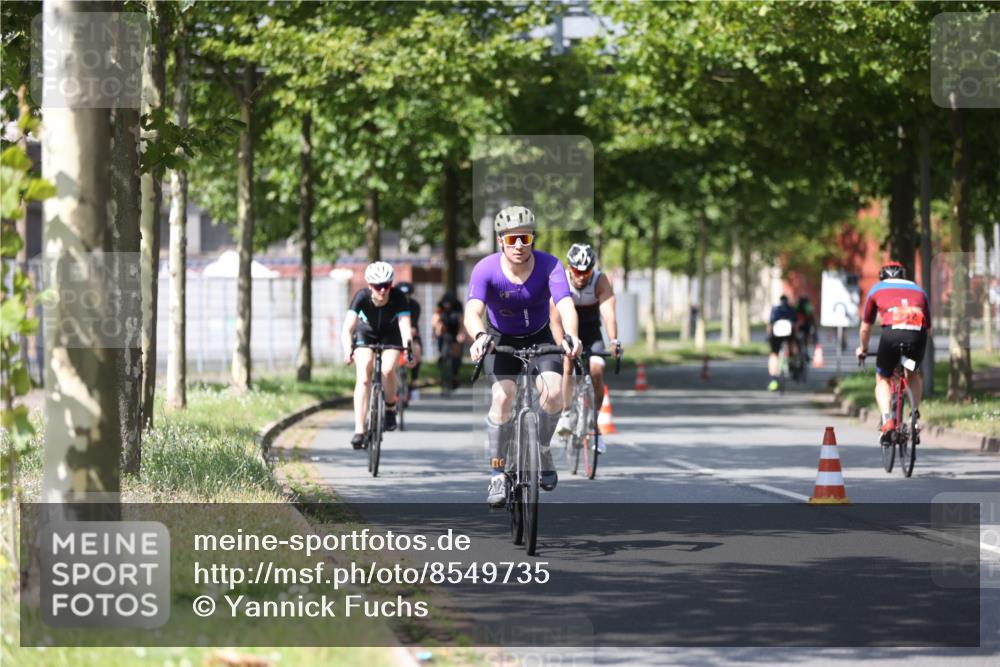 10.08.2025 - GEWOBA Citytriathlon Bremen Yannick Fuchs http://msf.ph/oto/8549735 10.08.2025 12:20:05 Radfahren 639, 739, 764, 782, 784, 841, 844, 920, 1027 meine-sportfotos.de