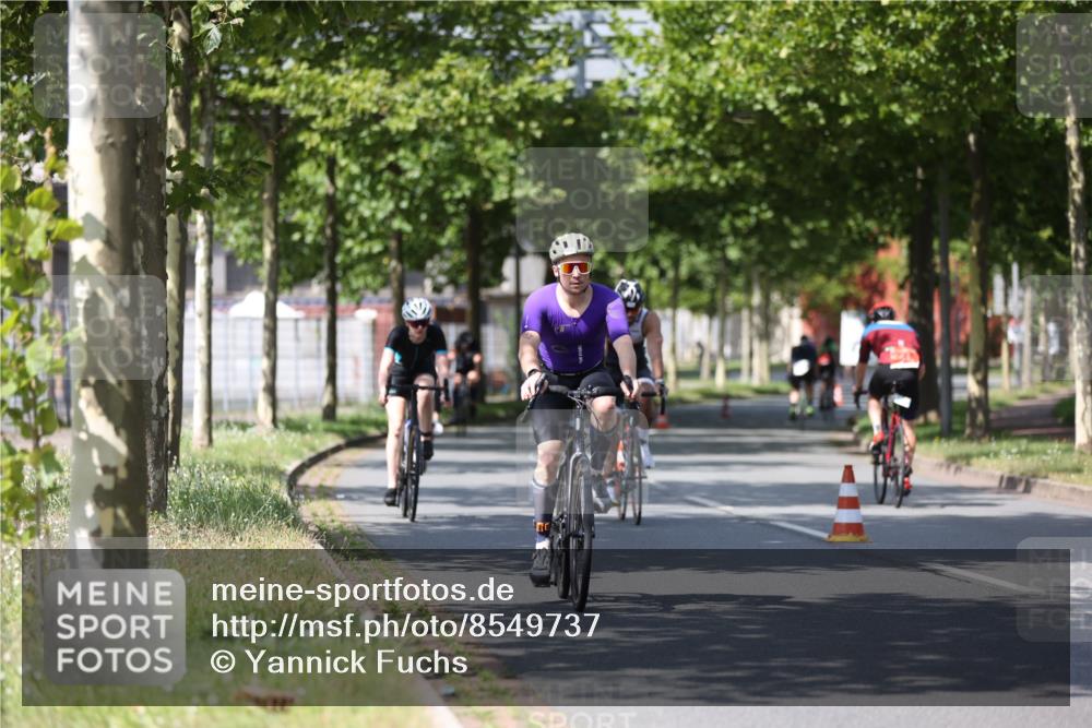 10.08.2025 - GEWOBA Citytriathlon Bremen Yannick Fuchs http://msf.ph/oto/8549737 10.08.2025 12:20:05 Radfahren 639, 739, 764, 782, 784, 841, 844, 920, 1027 meine-sportfotos.de