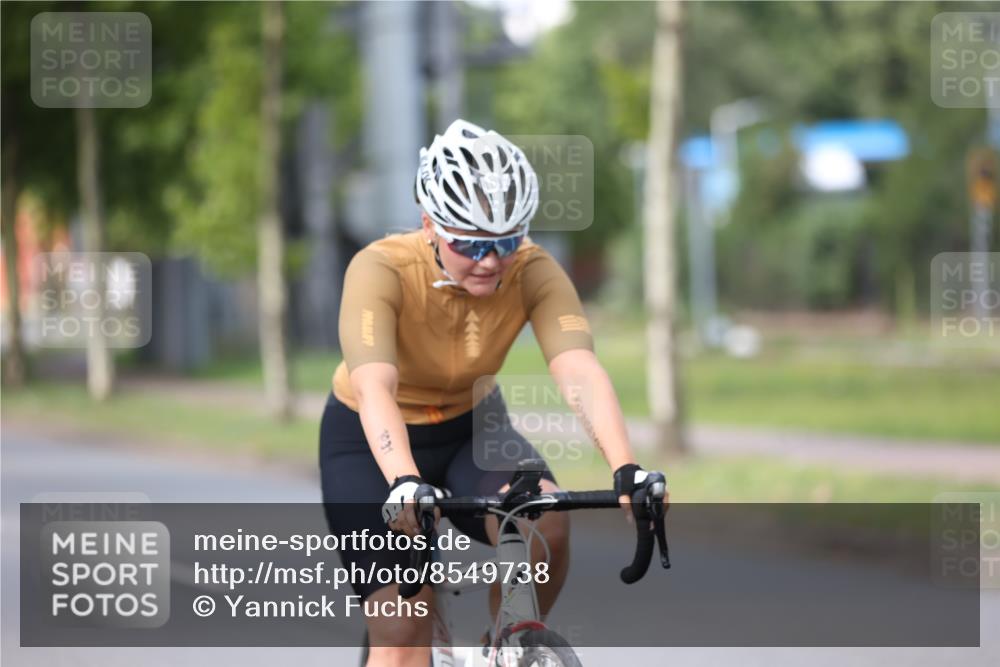 10.08.2025 - GEWOBA Citytriathlon Bremen Yannick Fuchs http://msf.ph/oto/8549738 10.08.2025 13:32:28 Radfahren 937, 1031 meine-sportfotos.de