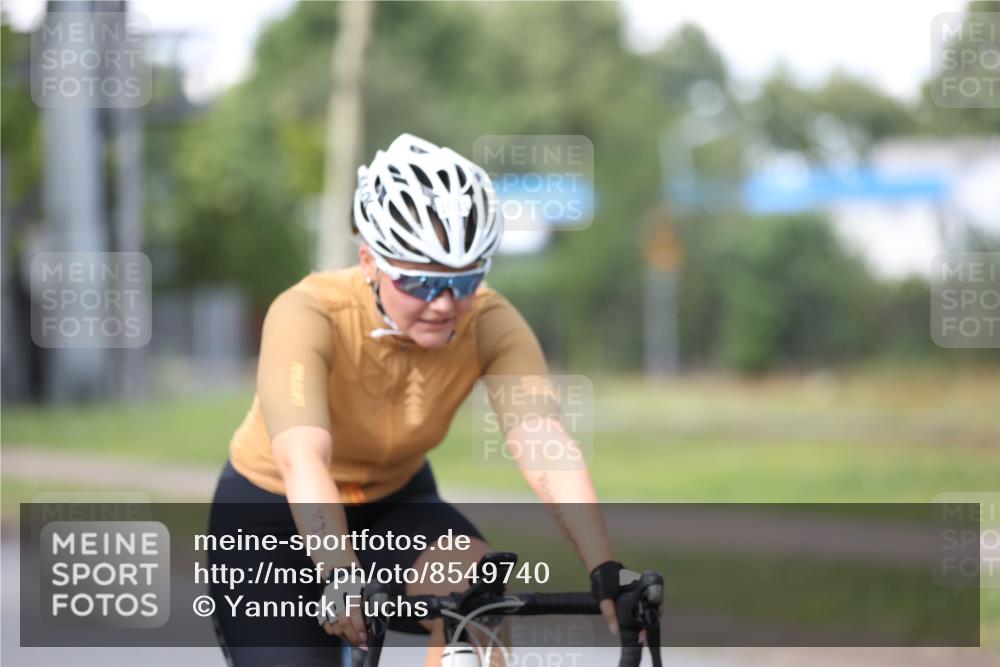 10.08.2025 - GEWOBA Citytriathlon Bremen Yannick Fuchs http://msf.ph/oto/8549740 10.08.2025 13:32:28 Radfahren 937, 1031 meine-sportfotos.de
