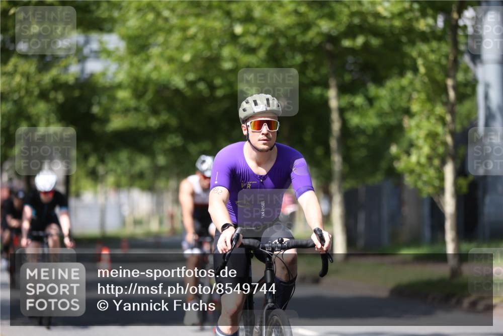 10.08.2025 - GEWOBA Citytriathlon Bremen Yannick Fuchs http://msf.ph/oto/8549744 10.08.2025 12:20:06 Radfahren 570, 639, 739, 764, 782, 784, 841, 844, 892, 920, 1027 meine-sportfotos.de