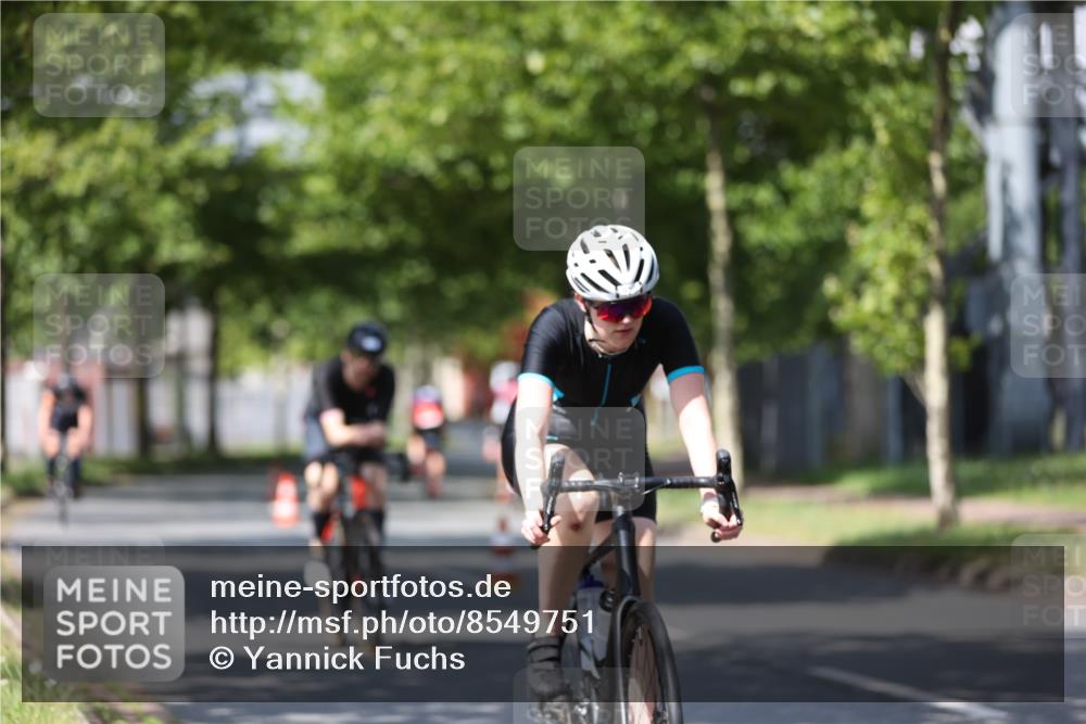 10.08.2025 - GEWOBA Citytriathlon Bremen Yannick Fuchs http://msf.ph/oto/8549751 10.08.2025 12:20:07 Radfahren 565, 570, 639, 739, 764, 782, 784, 841, 844, 892, 920, 1027 meine-sportfotos.de