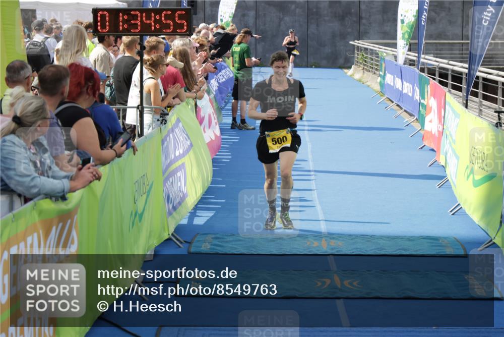 10.08.2025 - GEWOBA Citytriathlon Bremen H.Heesch http://msf.ph/oto/8549763 10.08.2025 11:38:37 Ziel 500 meine-sportfotos.de