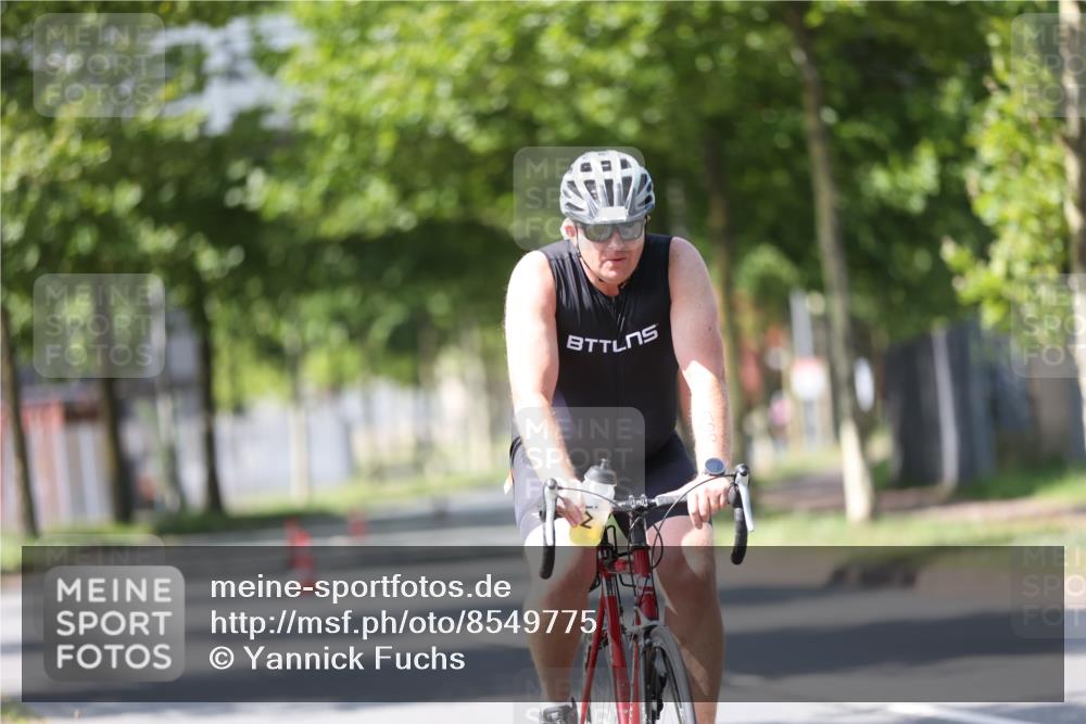 10.08.2025 - GEWOBA Citytriathlon Bremen Yannick Fuchs http://msf.ph/oto/8549775 10.08.2025 13:34:38 Radfahren 593, 865, 905, 924 meine-sportfotos.de