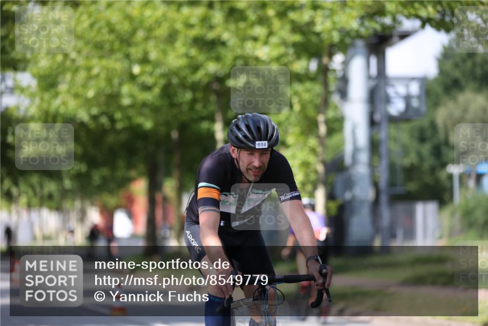 10.08.2025 - GEWOBA Citytriathlon Bremen Yannick Fuchs http://msf.ph/oto/8549779 10.08.2025 12:20:11 Radfahren 565, 570, 639, 720, 739, 764, 782, 784, 841, 844, 892, 920, 1027 meine-sportfotos.de