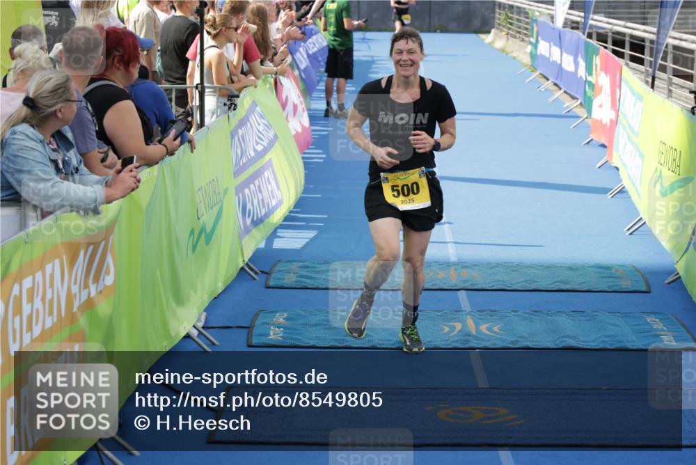 10.08.2025 - GEWOBA Citytriathlon Bremen H.Heesch http://msf.ph/oto/8549805 10.08.2025 11:38:38 Ziel 500 meine-sportfotos.de