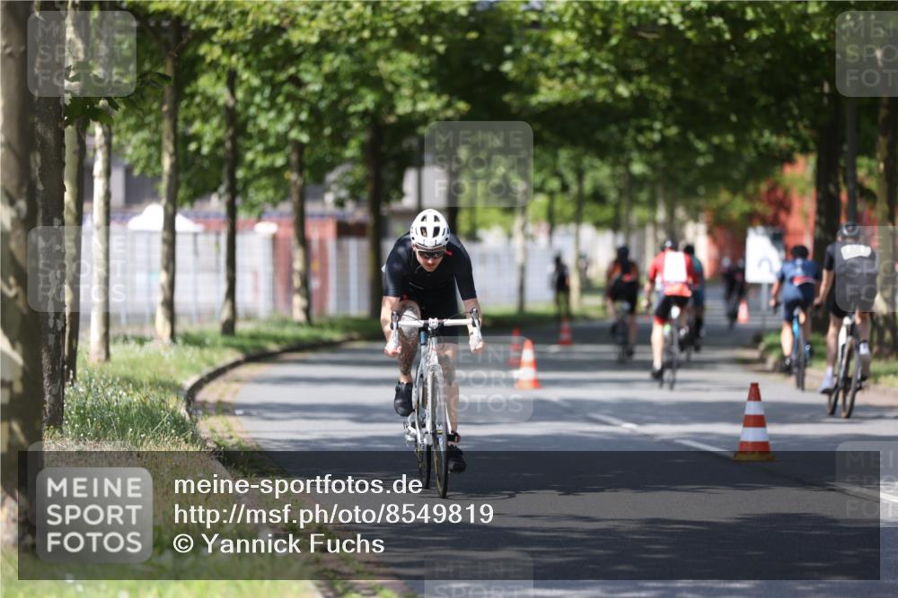 10.08.2025 - GEWOBA Citytriathlon Bremen Yannick Fuchs http://msf.ph/oto/8549819 10.08.2025 12:20:20 Radfahren 565, 570, 596, 631, 720, 782, 784, 844, 892 meine-sportfotos.de