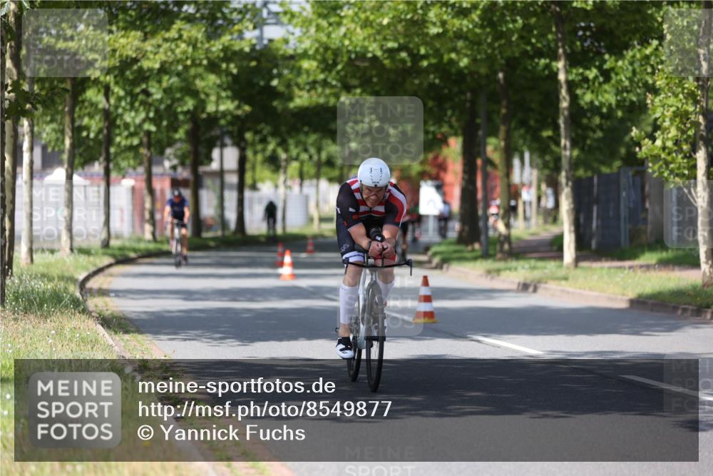 10.08.2025 - GEWOBA Citytriathlon Bremen Yannick Fuchs http://msf.ph/oto/8549877 10.08.2025 12:20:33 Radfahren 563, 596, 631, 720, 734, 829, 900, 940 meine-sportfotos.de