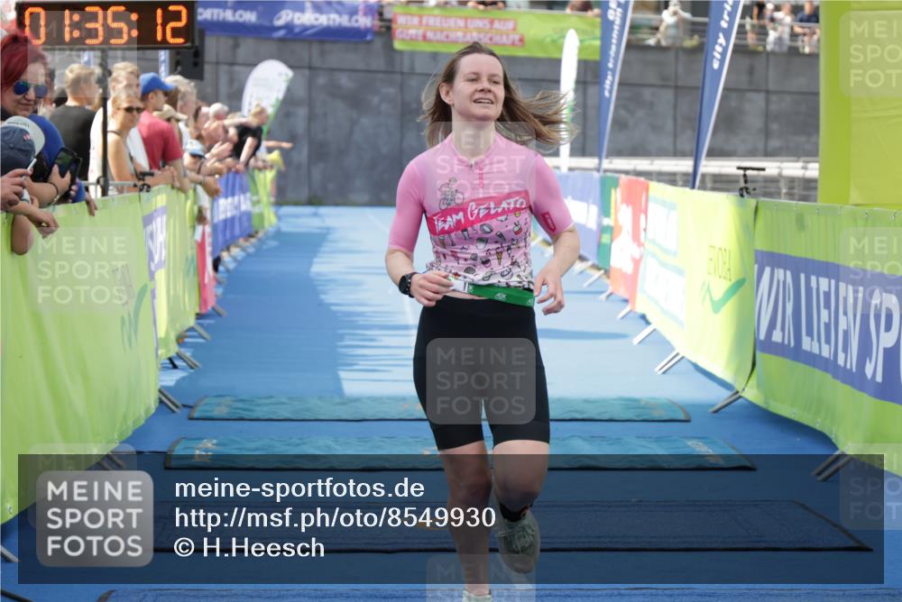 10.08.2025 - GEWOBA Citytriathlon Bremen H.Heesch http://msf.ph/oto/8549930 10.08.2025 11:38:54 Ziel 458 meine-sportfotos.de