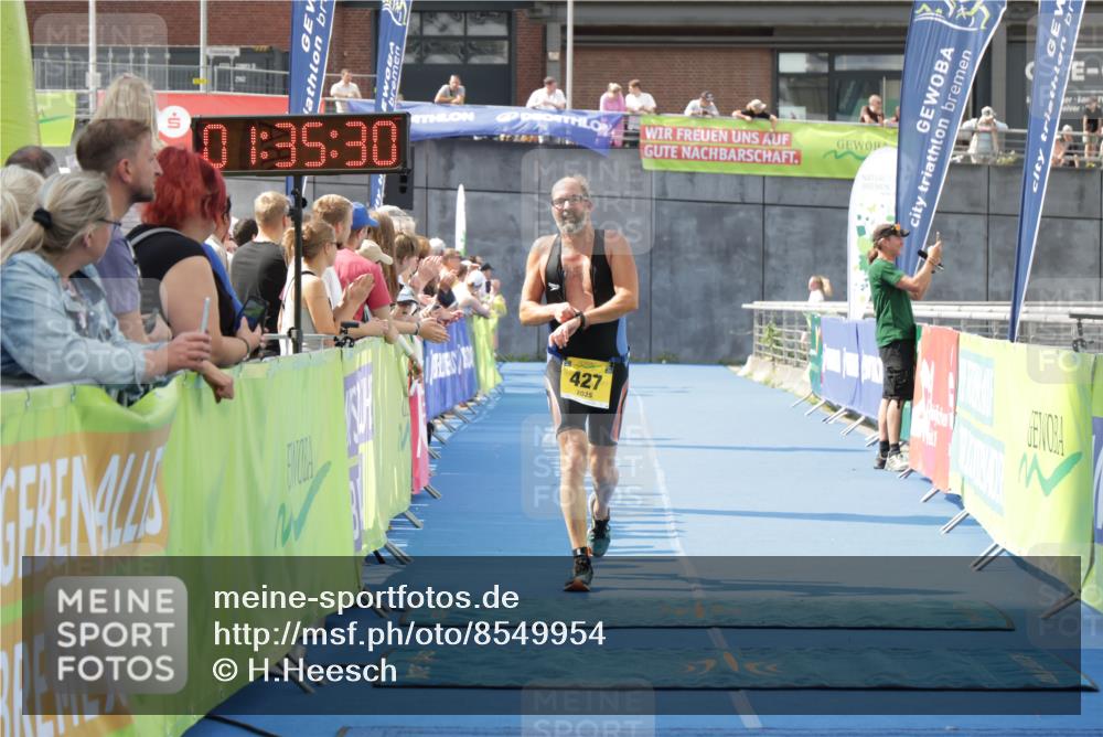 10.08.2025 - GEWOBA Citytriathlon Bremen H.Heesch http://msf.ph/oto/8549954 10.08.2025 11:39:12 Ziel 427 meine-sportfotos.de