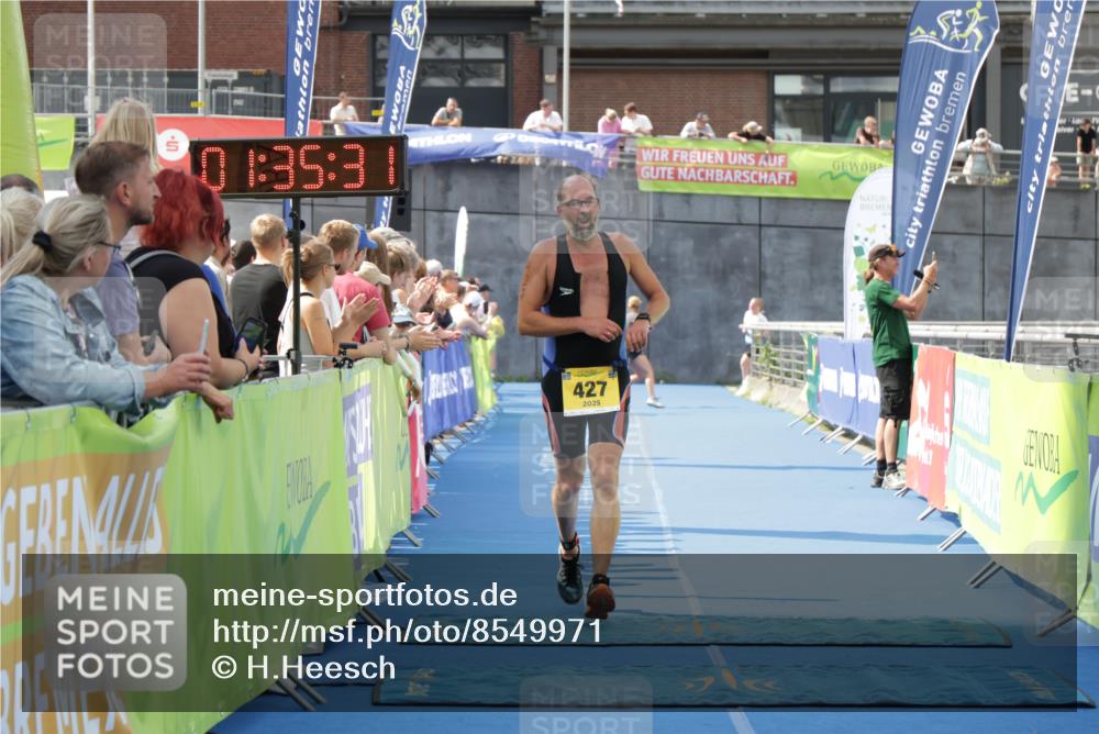 10.08.2025 - GEWOBA Citytriathlon Bremen H.Heesch http://msf.ph/oto/8549971 10.08.2025 11:39:12 Ziel 427 meine-sportfotos.de