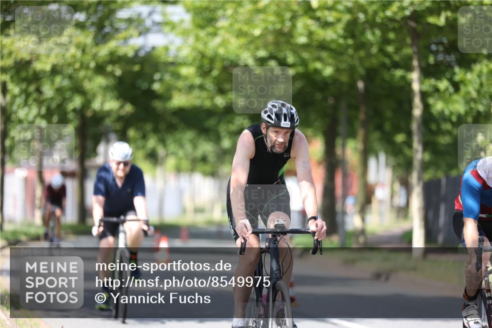 10.08.2025 - GEWOBA Citytriathlon Bremen Yannick Fuchs http://msf.ph/oto/8549975 10.08.2025 12:20:52 Radfahren 581, 701, 772, 795, 829, 899, 940, 1001 meine-sportfotos.de