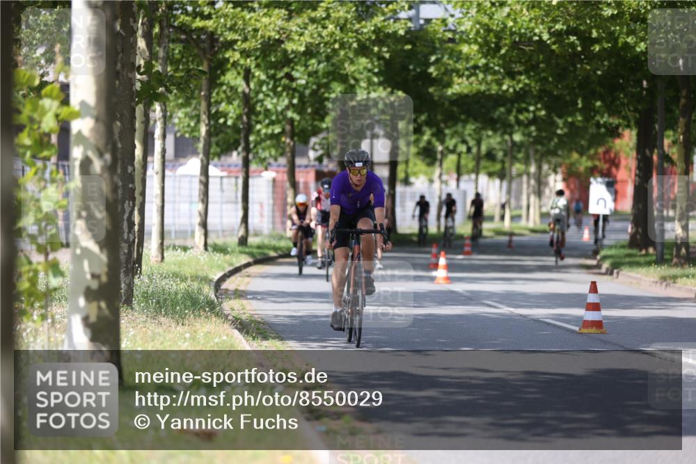 10.08.2025 - GEWOBA Citytriathlon Bremen Yannick Fuchs http://msf.ph/oto/8550029 10.08.2025 12:21:04 Radfahren 555, 558, 581, 662, 701, 758, 772, 795, 813, 869, 899, 969, 1001, 1002 meine-sportfotos.de