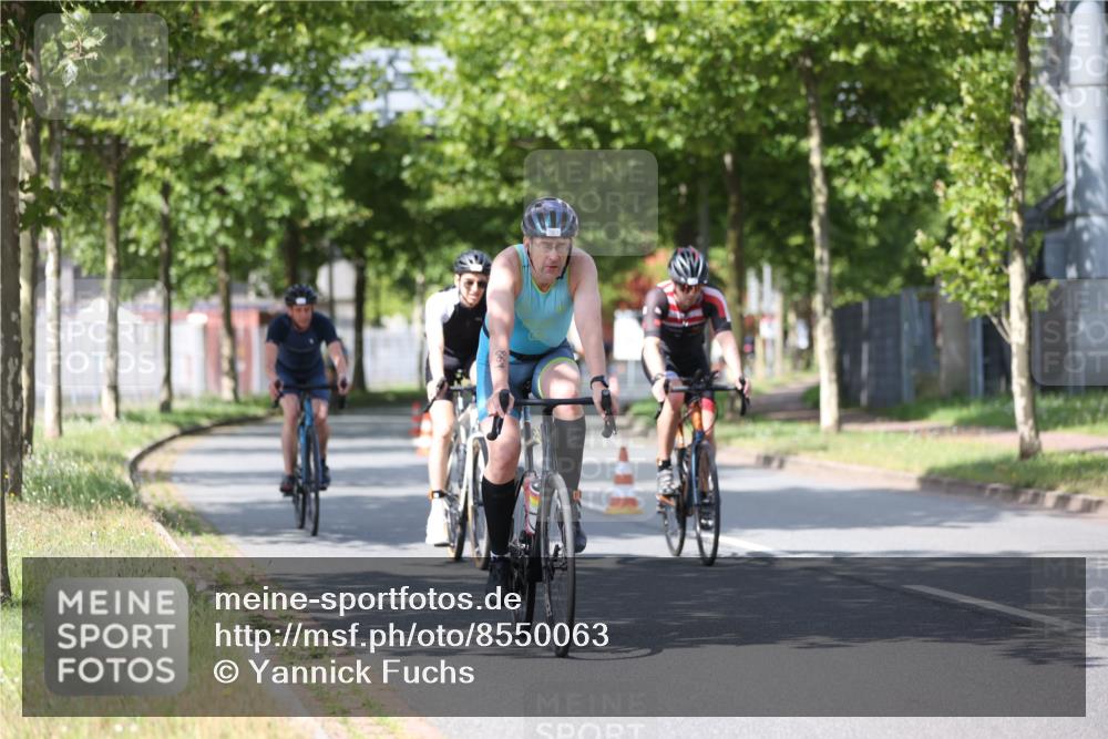 10.08.2025 - GEWOBA Citytriathlon Bremen Yannick Fuchs http://msf.ph/oto/8550063 10.08.2025 12:21:11 Radfahren 555, 558, 581, 662, 701, 758, 761, 785, 813, 869, 913, 969, 975, 1002 meine-sportfotos.de