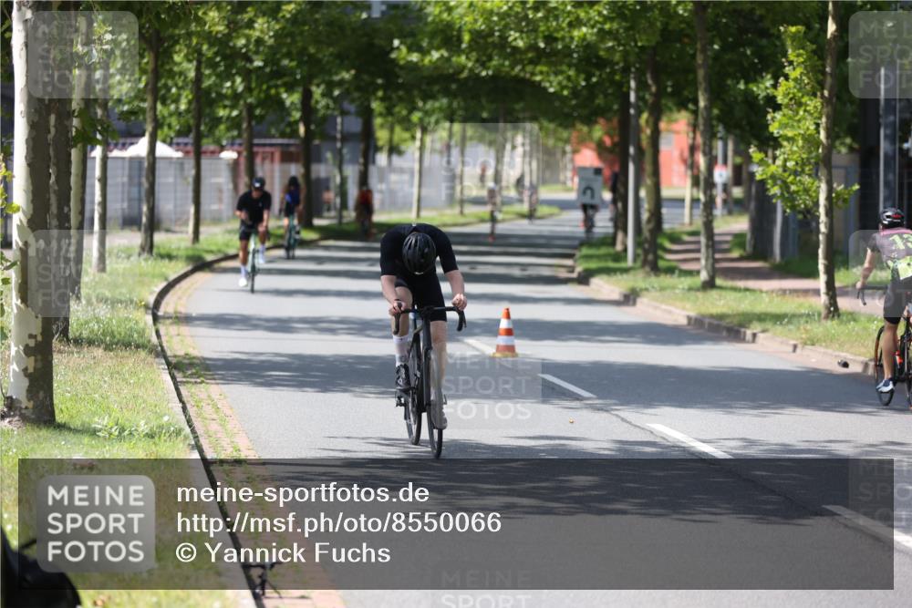 10.08.2025 - GEWOBA Citytriathlon Bremen Yannick Fuchs http://msf.ph/oto/8550066 10.08.2025 14:12:16 Radfahren 10, 27, 33, 42, 171, 172 meine-sportfotos.de
