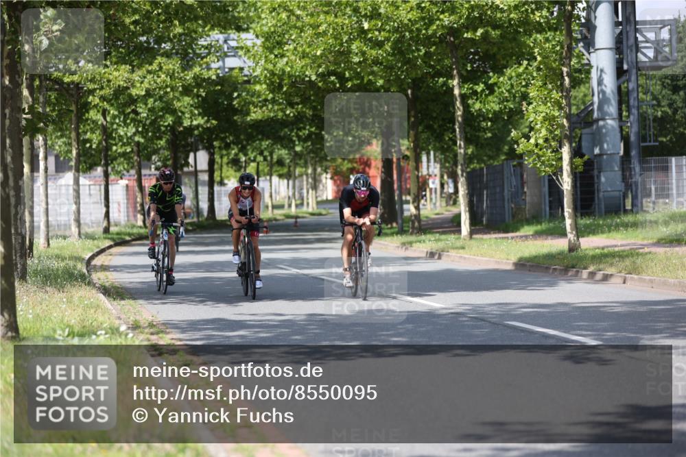 10.08.2025 - GEWOBA Citytriathlon Bremen Yannick Fuchs http://msf.ph/oto/8550095 10.08.2025 12:21:20 Radfahren 555, 618, 662, 758, 761, 785, 813, 869, 913, 949, 969, 975, 1002 meine-sportfotos.de