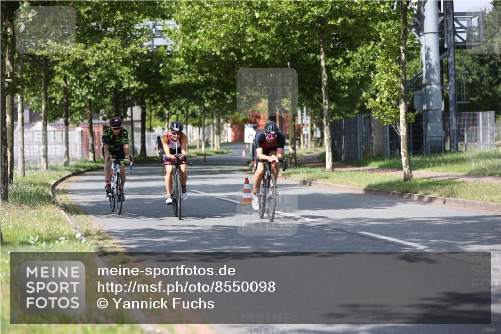 10.08.2025 - GEWOBA Citytriathlon Bremen Yannick Fuchs http://msf.ph/oto/8550098 10.08.2025 12:21:20 Radfahren 555, 618, 662, 758, 761, 785, 813, 869, 913, 949, 969, 975, 1002 meine-sportfotos.de