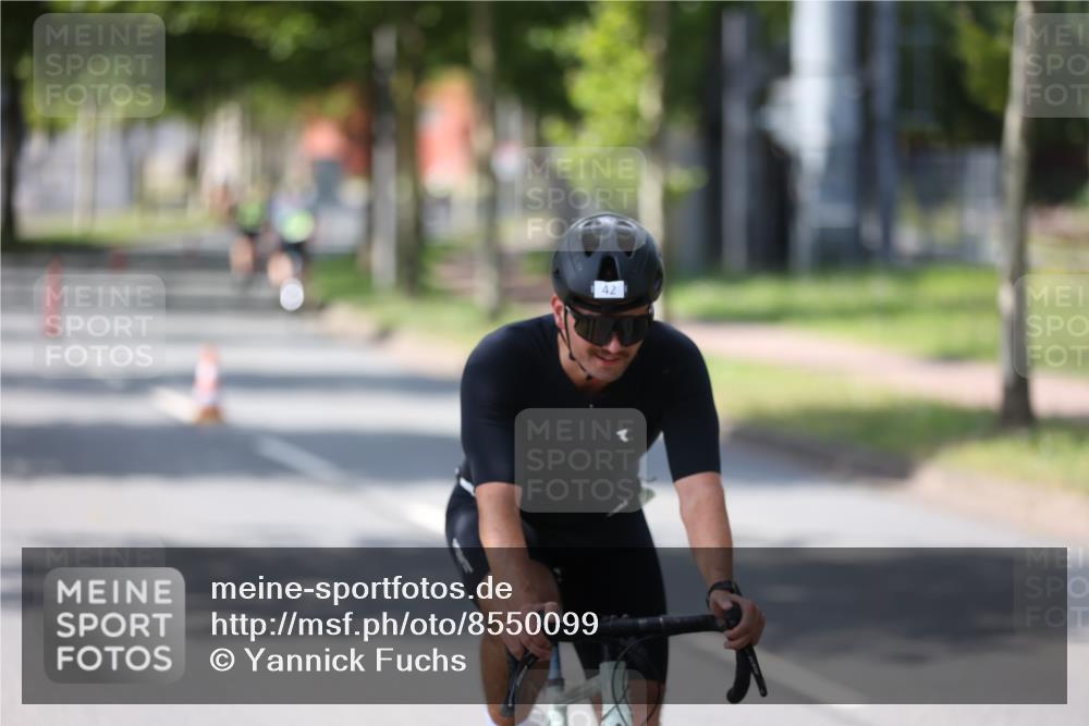 10.08.2025 - GEWOBA Citytriathlon Bremen Yannick Fuchs http://msf.ph/oto/8550099 10.08.2025 14:12:20 Radfahren 10, 27, 33, 42, 66, 171, 172, 178 meine-sportfotos.de
