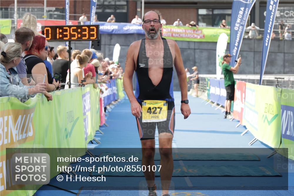 10.08.2025 - GEWOBA Citytriathlon Bremen H.Heesch http://msf.ph/oto/8550107 10.08.2025 11:39:15 Ziel 101, 427 meine-sportfotos.de