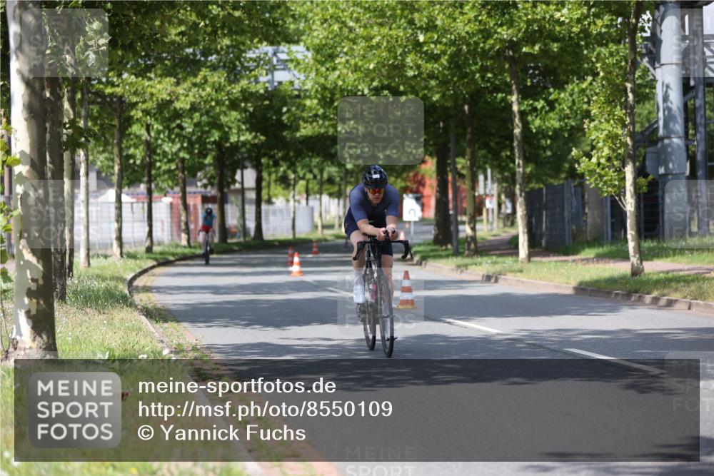 10.08.2025 - GEWOBA Citytriathlon Bremen Yannick Fuchs http://msf.ph/oto/8550109 10.08.2025 12:21:23 Radfahren 555, 618, 761, 785, 813, 869, 913, 949, 975, 1002 meine-sportfotos.de
