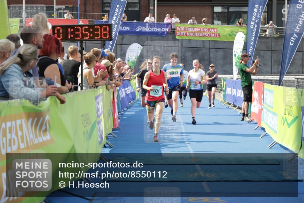 10.08.2025 - GEWOBA Citytriathlon Bremen H.Heesch http://msf.ph/oto/8550112 10.08.2025 11:39:20 Ziel 63, 65, 101, 427 meine-sportfotos.de