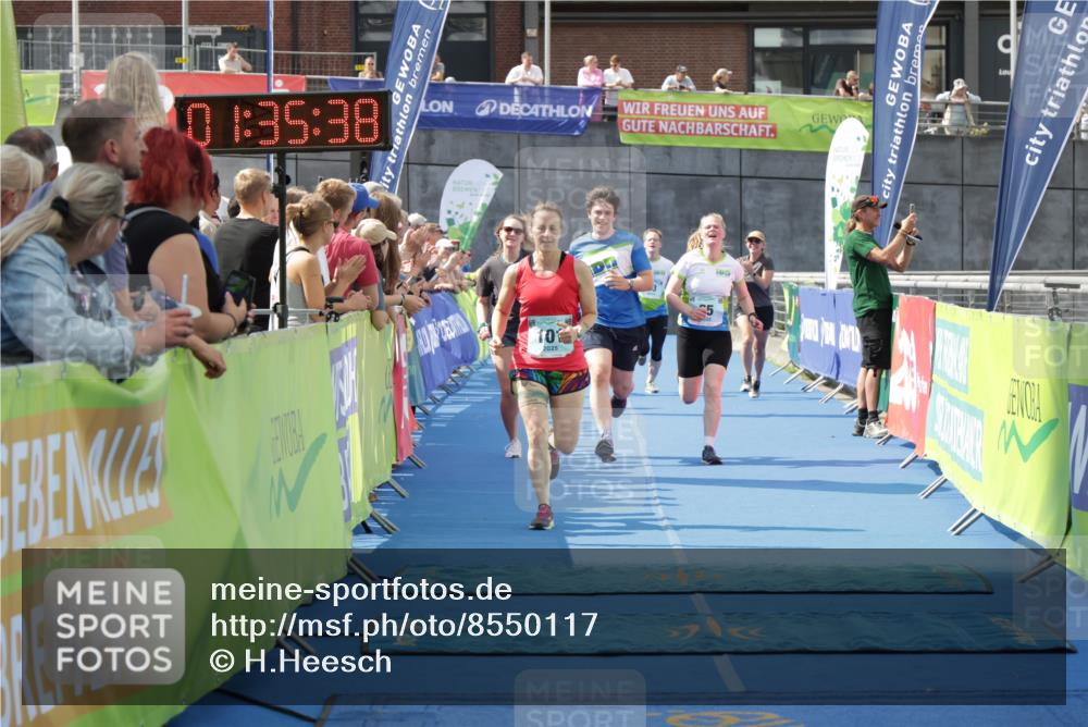 10.08.2025 - GEWOBA Citytriathlon Bremen H.Heesch http://msf.ph/oto/8550117 10.08.2025 11:39:20 Ziel 63, 65, 101, 427 meine-sportfotos.de
