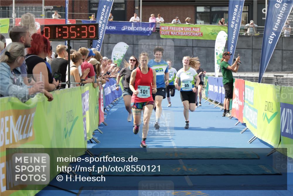10.08.2025 - GEWOBA Citytriathlon Bremen H.Heesch http://msf.ph/oto/8550121 10.08.2025 11:39:20 Ziel 63, 65, 101, 427 meine-sportfotos.de