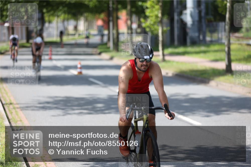 10.08.2025 - GEWOBA Citytriathlon Bremen Yannick Fuchs http://msf.ph/oto/8550126 10.08.2025 14:12:24 Radfahren 10, 27, 33, 42, 66, 171, 172, 178 meine-sportfotos.de