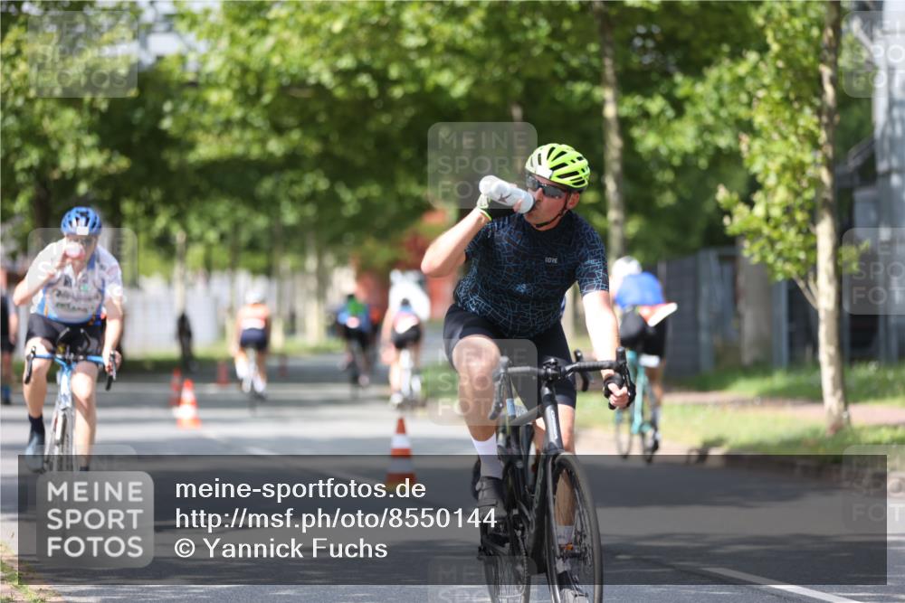 10.08.2025 - GEWOBA Citytriathlon Bremen Yannick Fuchs http://msf.ph/oto/8550144 10.08.2025 12:22:25 Radfahren 602, 663, 665, 803, 848, 870, 910, 1023 meine-sportfotos.de