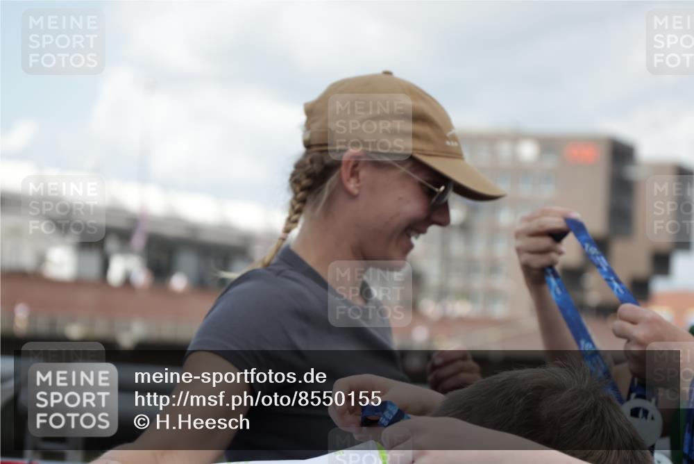 10.08.2025 - GEWOBA Citytriathlon Bremen H.Heesch http://msf.ph/oto/8550155 10.08.2025 11:39:44 Ziel 429 meine-sportfotos.de
