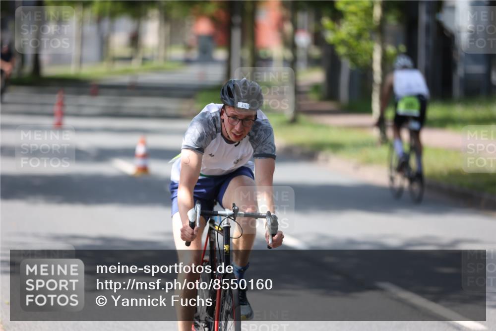 10.08.2025 - GEWOBA Citytriathlon Bremen Yannick Fuchs http://msf.ph/oto/8550160 10.08.2025 14:12:27 Radfahren 10, 27, 33, 42, 66, 171, 178 meine-sportfotos.de
