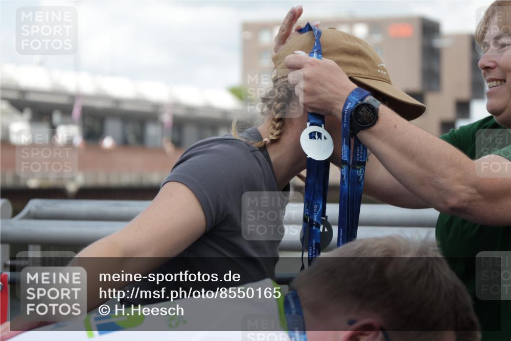 10.08.2025 - GEWOBA Citytriathlon Bremen H.Heesch http://msf.ph/oto/8550165 10.08.2025 11:39:45 Ziel 429 meine-sportfotos.de