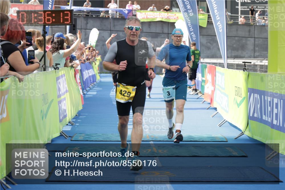 10.08.2025 - GEWOBA Citytriathlon Bremen H.Heesch http://msf.ph/oto/8550176 10.08.2025 11:39:55 Ziel 3, 87, 95 meine-sportfotos.de