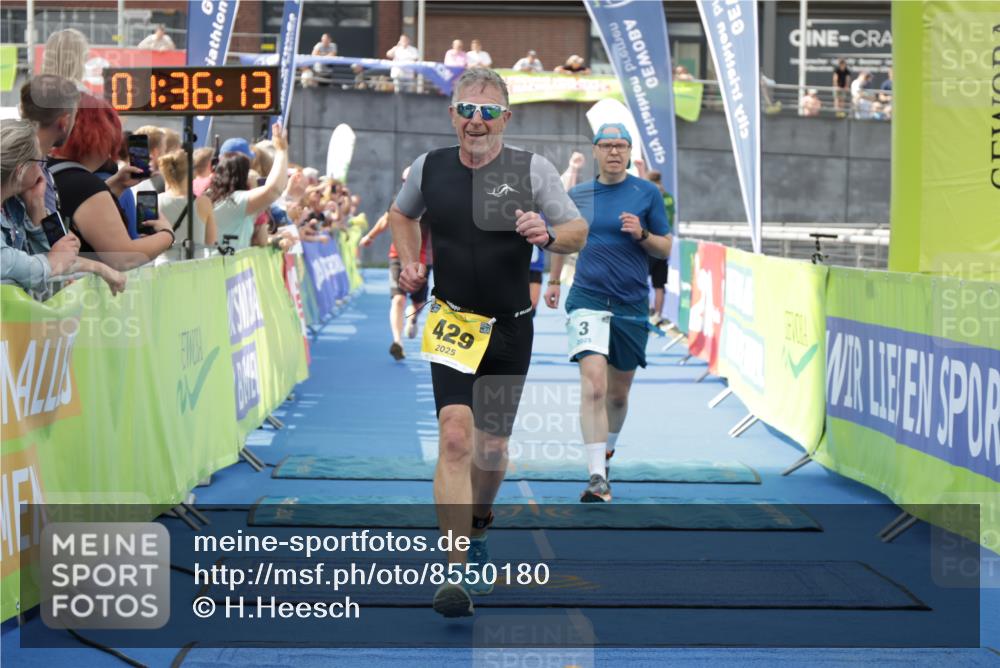 10.08.2025 - GEWOBA Citytriathlon Bremen H.Heesch http://msf.ph/oto/8550180 10.08.2025 11:39:55 Ziel 3, 87, 95 meine-sportfotos.de