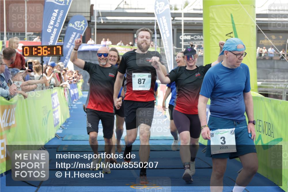 10.08.2025 - GEWOBA Citytriathlon Bremen H.Heesch http://msf.ph/oto/8550207 10.08.2025 11:39:59 Ziel 3, 87, 95, 135 meine-sportfotos.de